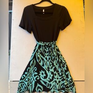 Colorful dress with ruffled edge